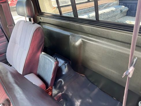 Used 1987 Toyota Pickup Deluxe image 11