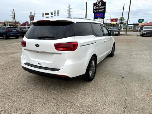 Used 2021 Kia Sedona EX image 4