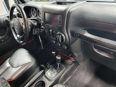 Used 2017 Jeep Wrangler Unlimited Rubicon AWD/4WD image 17