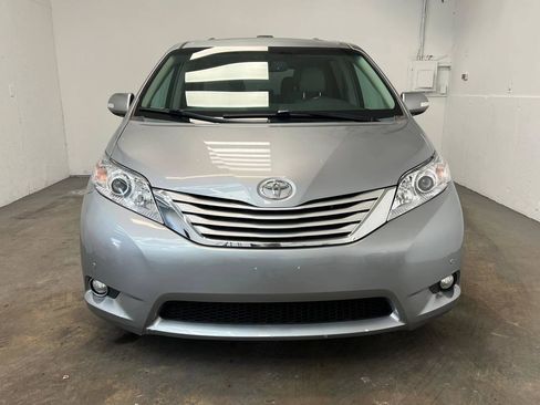 Used 2013 Toyota Sienna Limited w/ Premium Pkg AWD/4WD image 2