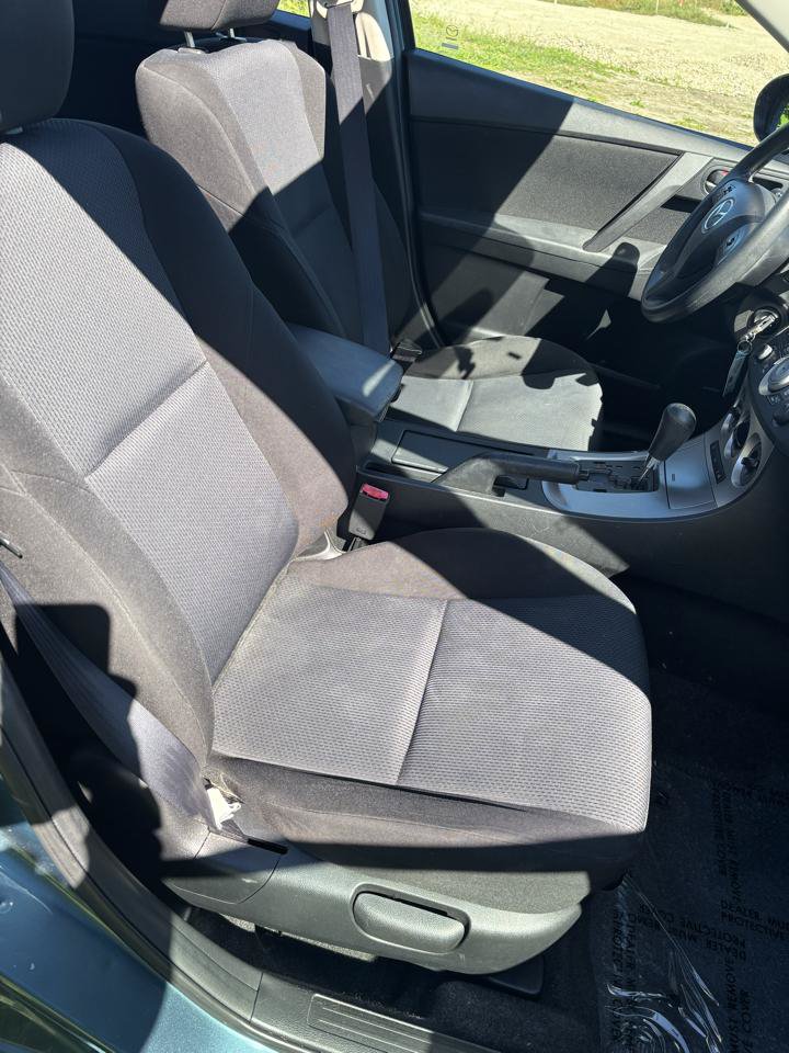 Used 2010 MAZDA MAZDA3 i Touring FWD image 25