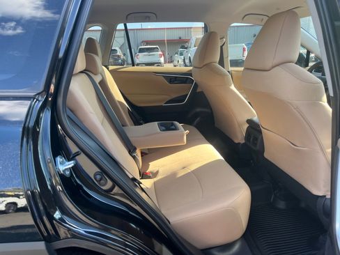 Certified 2025 Toyota RAV4 LE FWD image 33
