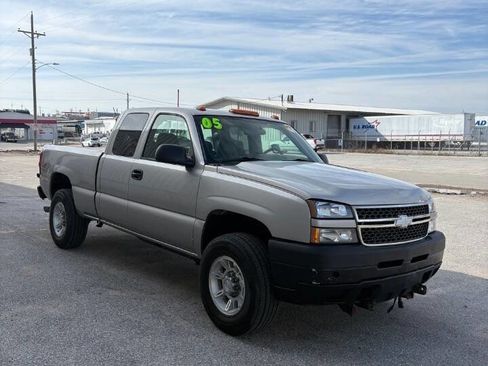 Used 2005 Chevrolet Silverado 2500 W/T w/ Snow Plow Prep Package image 1