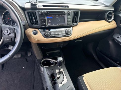 Used 2018 Toyota RAV4 XLE FWD image 21