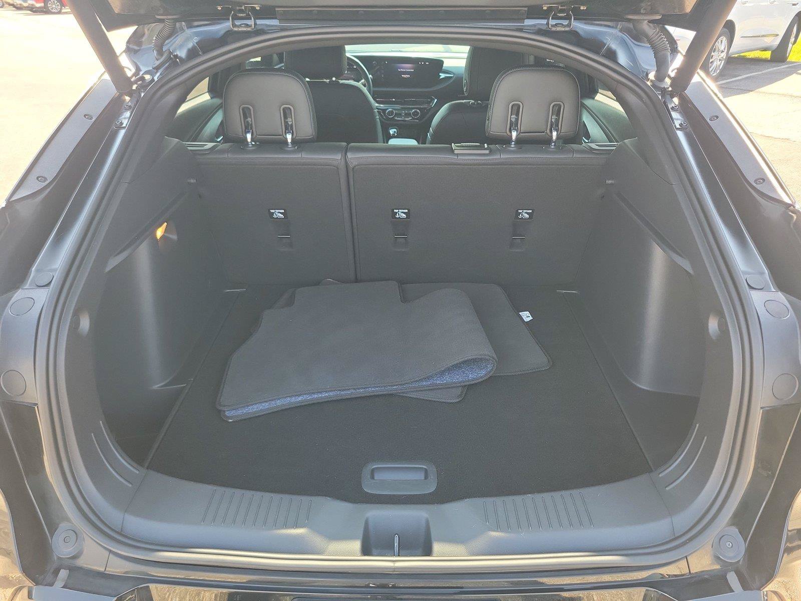 Used 2025 Buick Envista Sport Touring w/ Experience Buick Package FWD image 7