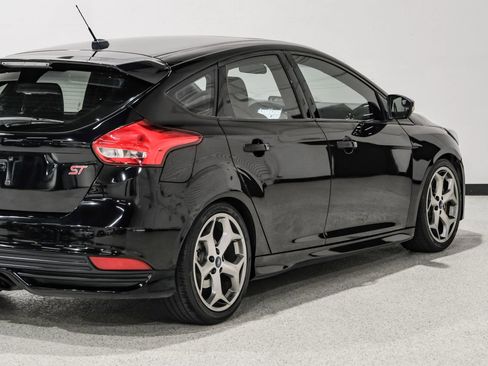 Used 2016 Ford Focus ST w/ Equipment Group 402A image 13