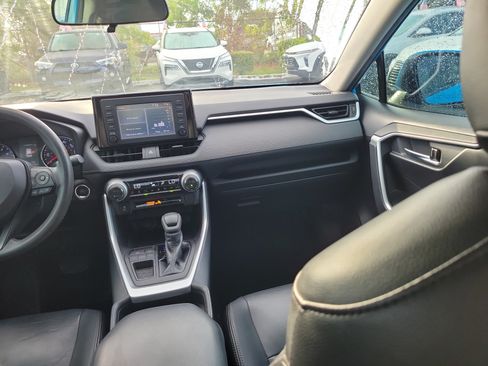 Used 2019 Toyota RAV4 XLE FWD image 17