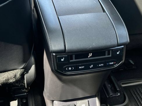 Used 2021 Toyota Highlander Platinum AWD/4WD image 25