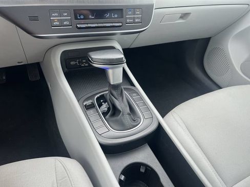 Certified 2025 Hyundai Kona SEL AWD/4WD image 16