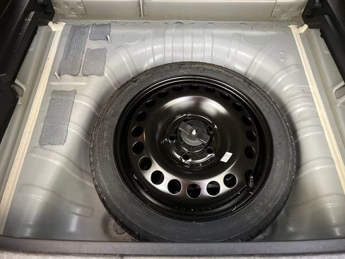 Used 2025 Chevrolet Trax LT FWD image 39