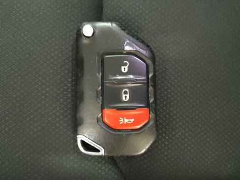 Used 2018 Jeep Wrangler Unlimited Sport S image 32