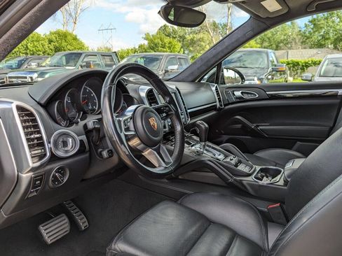 Used 2016 Porsche Cayenne Turbo S image 17