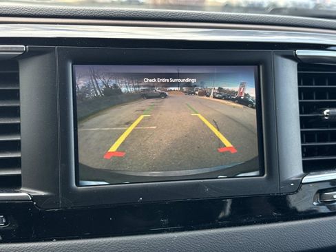 Used 2023 Chrysler Voyager LX image 10