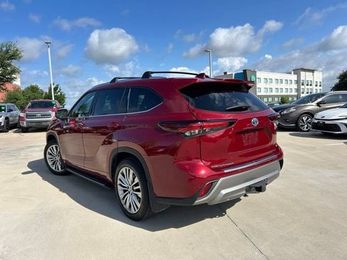 Certified 2024 Toyota Highlander Platinum AWD/4WD image 5
