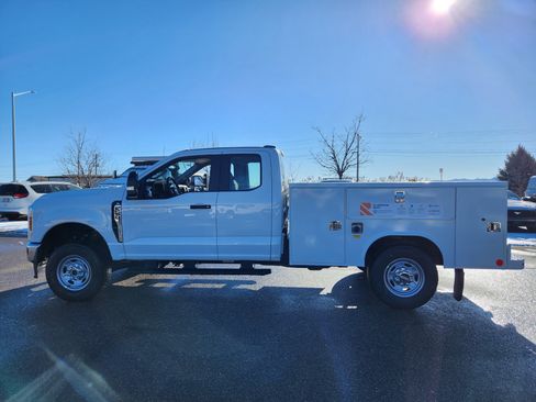 New 2026 Ford F250 XL w/ XL Chrome Package image 4