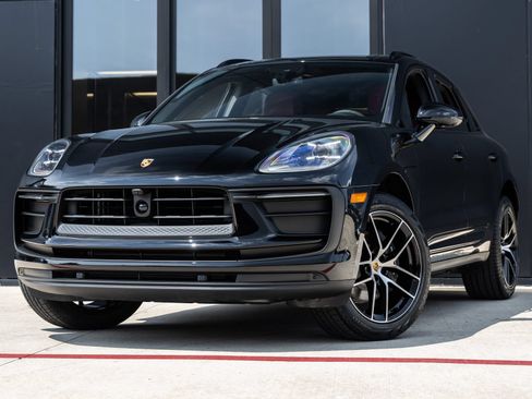 Certified 2025 Porsche Macan AWD/4WD image 1