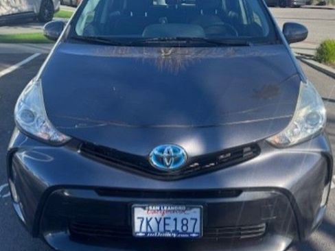 Used 2015 Toyota Prius V Three image 2