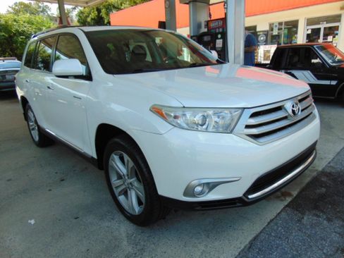 Used 2012 Toyota Highlander Limited w/ Tow Pkg FWD image 23