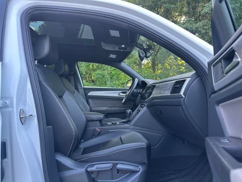 Certified 2023 Volkswagen Atlas Cross Sport SE w/ Panoramic Sunroof Package AWD/4WD image 20