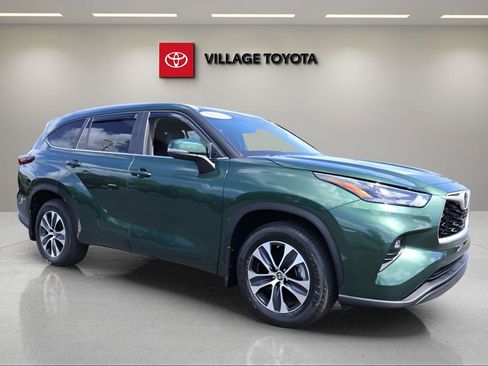 Certified 2025 Toyota Highlander XLE image 7