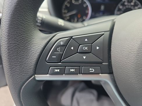 Used 2025 Nissan Altima 2.5 SV FWD image 14