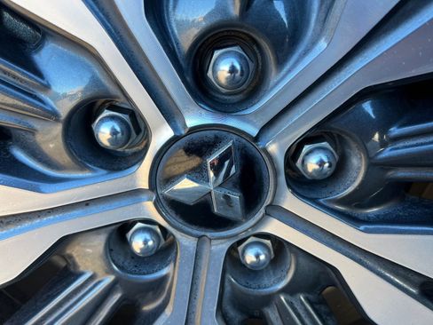 Used 2020 Mitsubishi Outlander SE image 31