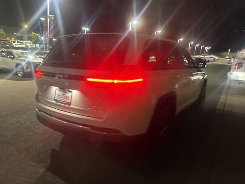 Used 2025 Jeep Grand Cherokee Limited w/ Trailer Tow Package image 12