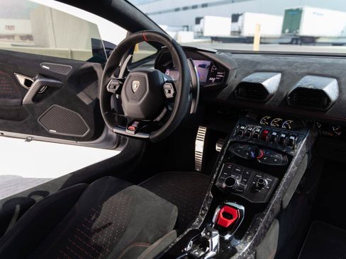 Used 2018 Lamborghini Huracan AWD/4WD image 52