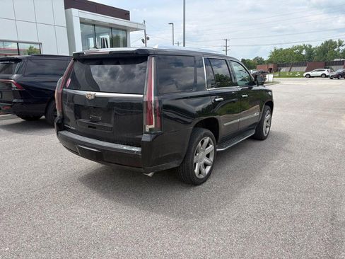 Used 2019 Cadillac Escalade Luxury AWD/4WD image 3