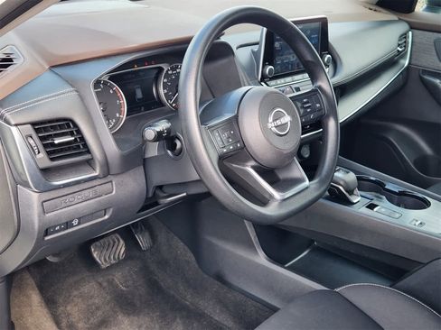 Used 2023 Nissan Rogue S image 2