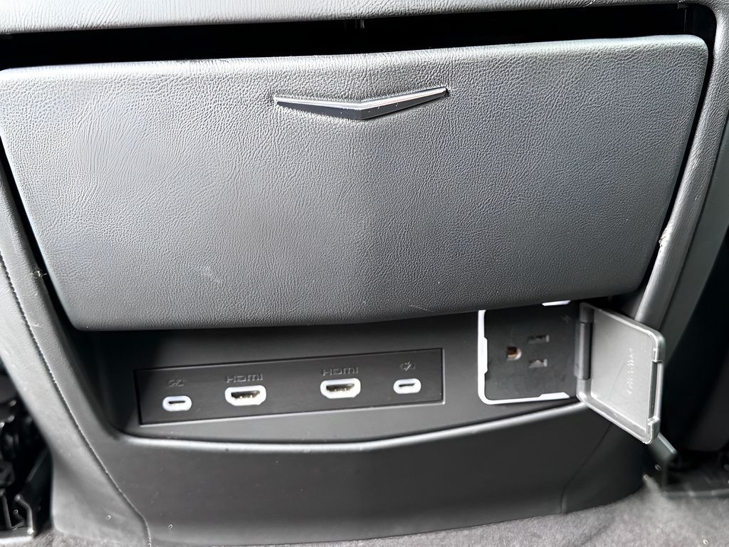 Used 2023 Cadillac Escalade Sport AWD/4WD image 39