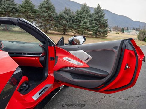 Used 2021 Chevrolet Corvette Stingray Premium Conv w/ Z51 Performance Package image 40