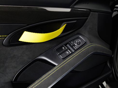 Used 2016 Porsche Cayman GT4 image 31