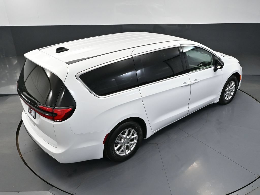 Used 2024 Chrysler Pacifica Touring-L FWD image 47