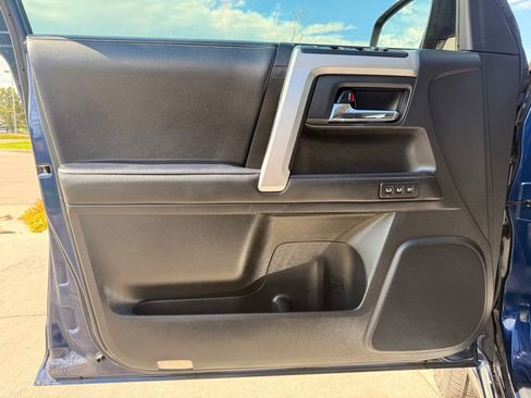 Used 2022 Toyota 4Runner Limited AWD/4WD image 10