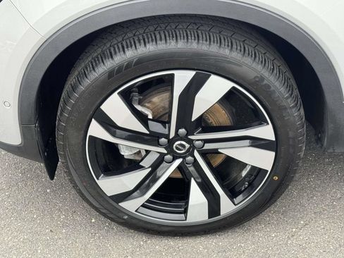Certified 2023 Volvo XC40 B5 Ultimate w/ Protection Package Premier AWD/4WD image 8