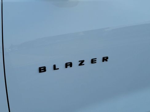 Used 2022 Chevrolet Blazer LT FWD image 25
