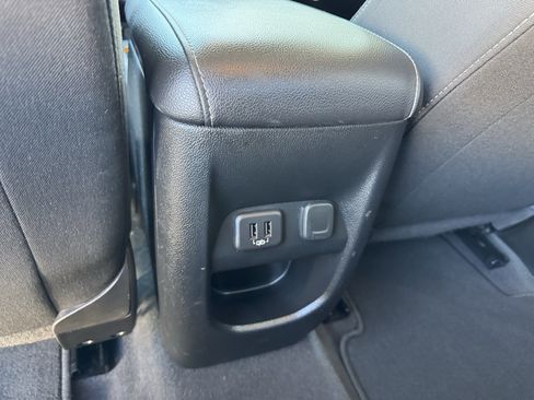 Used 2020 Chevrolet Colorado LT w/ LT Convenience Package RWD image 16
