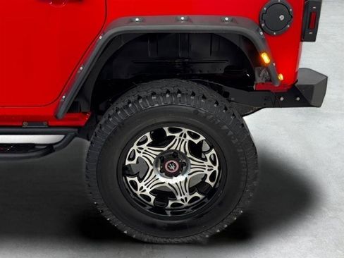 Used 2018 Jeep Wrangler Unlimited Sahara AWD/4WD image 27