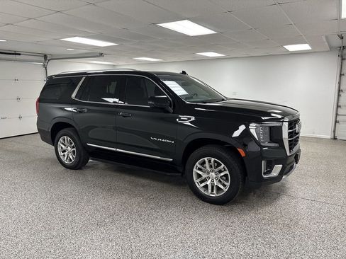 Used 2024 GMC Yukon SLT w/ SLT Luxury Package image 2