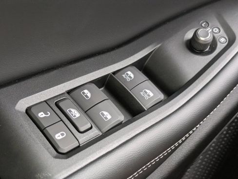 New 2025 Jeep Grand Cherokee Altitude image 20