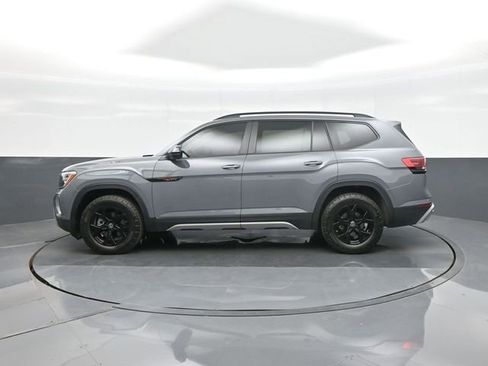 Used 2024 Volkswagen Atlas Peak Edition SE AWD/4WD image 4