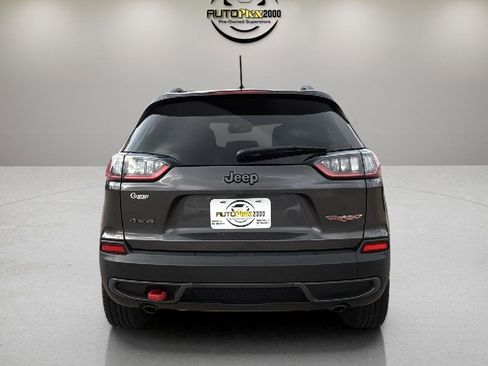 Used 2020 Jeep Cherokee Trailhawk image 4