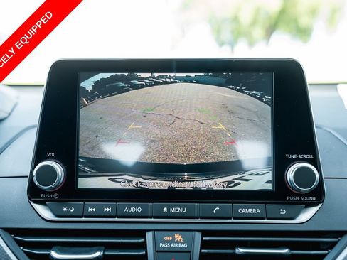 Used 2024 Nissan Altima 2.5 SR FWD image 19