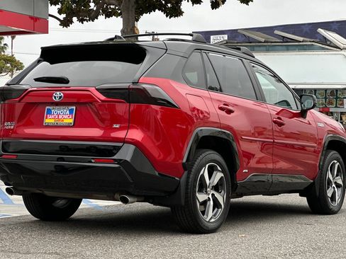 Used 2022 Toyota RAV4 SE w/ Weather & Moonroof Package AWD/4WD image 4