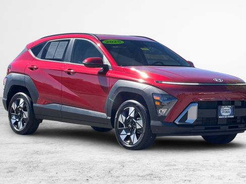 Used 2025 Hyundai Kona SEL AWD/4WD image 2