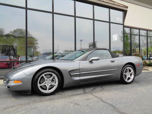 Used 2004 Chevrolet Corvette Convertible w/ Preferred Equipment Group RWD image 9