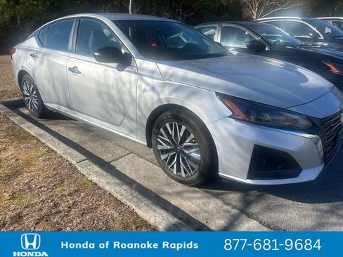 Used 2024 Nissan Altima 2.5 SV image 5