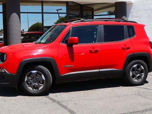 Used 2018 Jeep Renegade Latitude FWD image 4