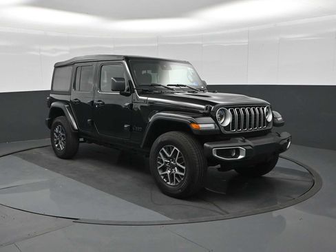 Used 2025 Jeep Wrangler Unlimited Sahara AWD/4WD image 2